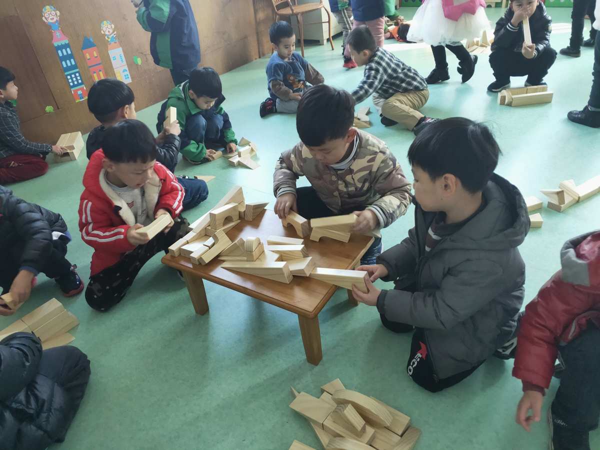 小学生教室游戏_教室小学生游戏有哪些_适合小学生教室玩的游戏大全