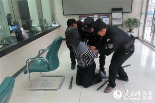 视频抢银行游戏怎么玩_关于游戏抢银行的视频_视频抢银行游戏是真的吗