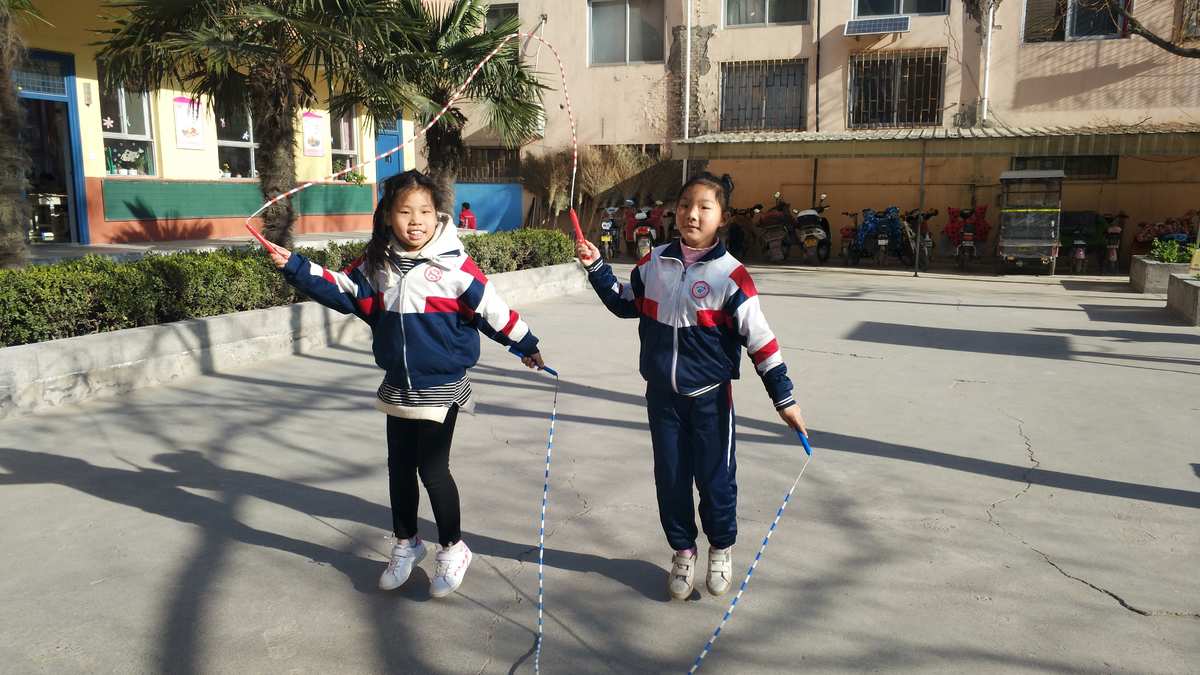 绕绳子游戏_绕绳子怎么玩_绳子缠绕的游戏