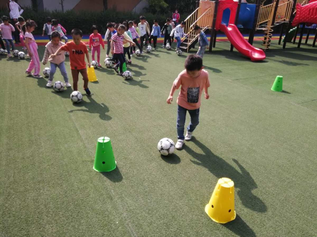 足球梦想：小学生训练游戏