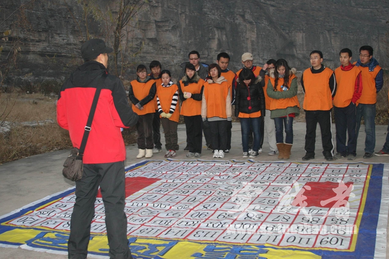 团建游戏地雷阵_团建地雷游戏_团体游戏 地雷阵