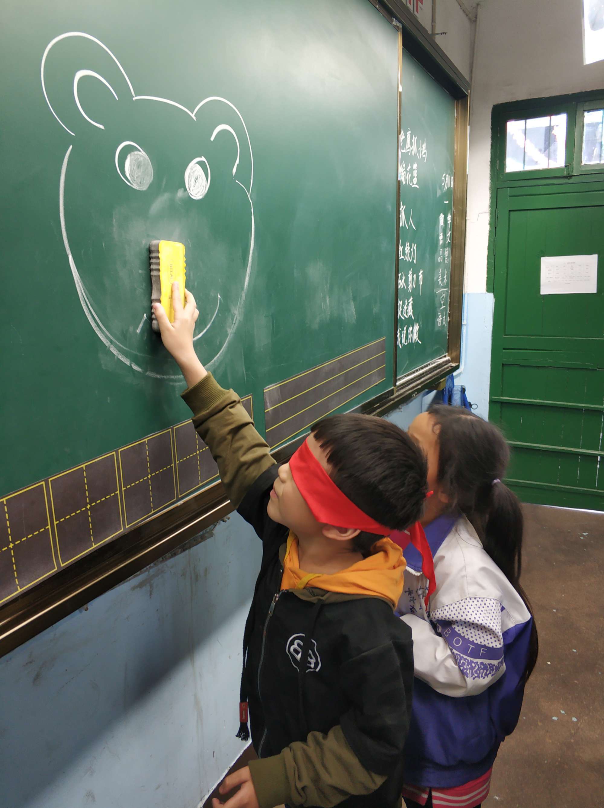 贴鼻子游戏叫什么名字_贴鼻子游戏的步骤_游戏 贴鼻子
