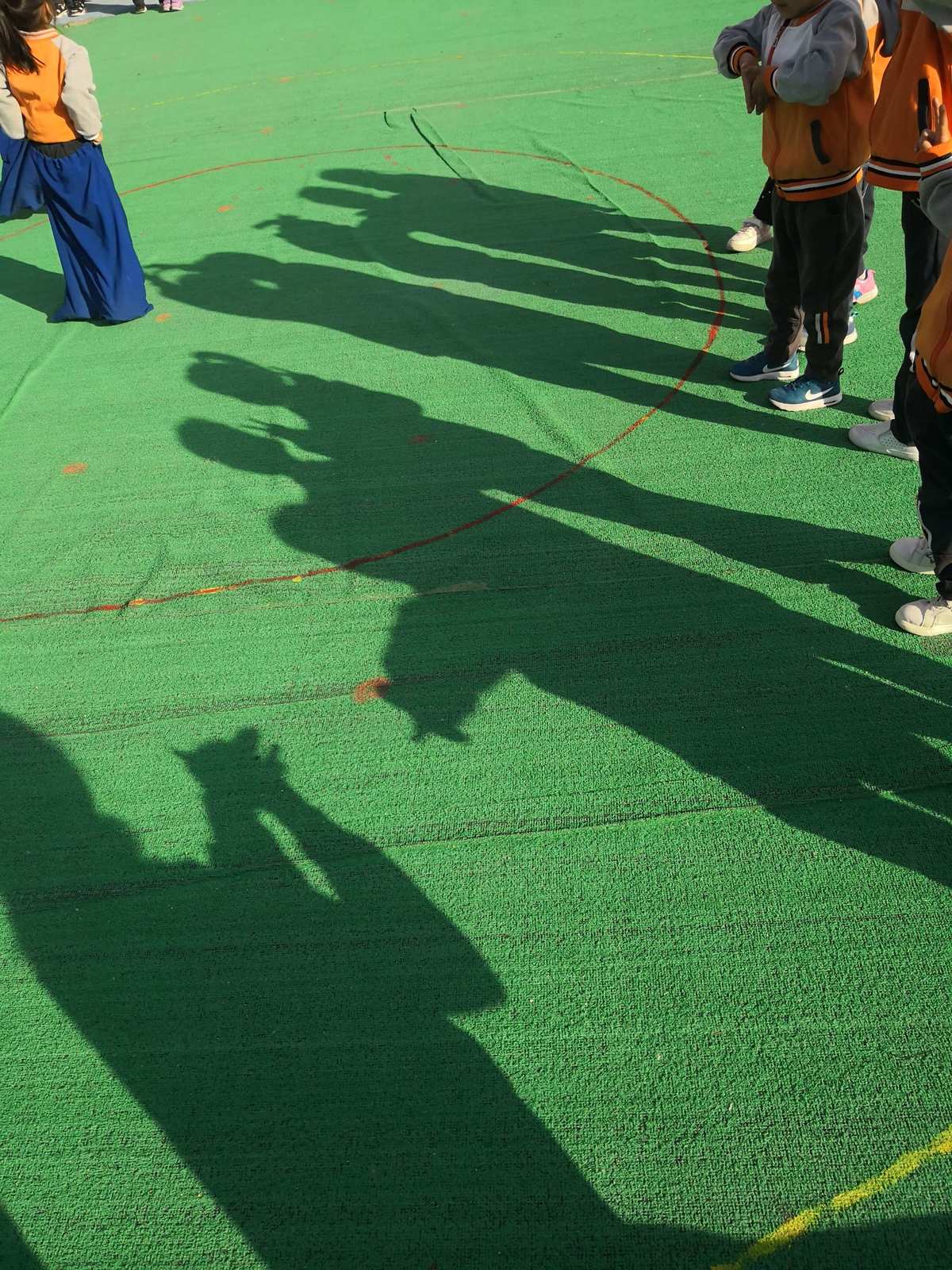 小班手指游戏详细教案_小班游戏踩影子_小班游戏踩影子教案