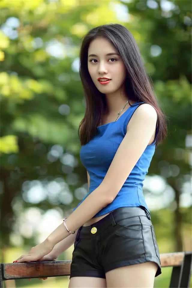 脱衣大赛美女一丝不挂_美女脱衣_美女夜店慢摇热舞视频脱衣