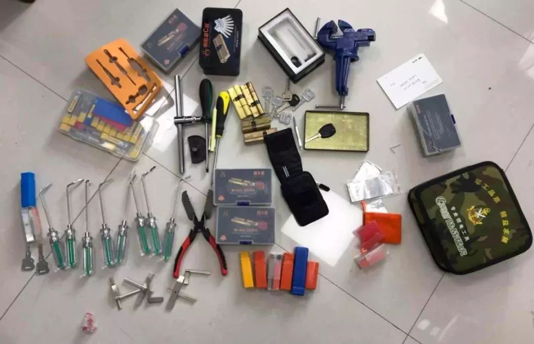 小偷抓警察游戏休闲游戏软件_警察抓小偷的游戏_小偷抓警察游戏怎么画