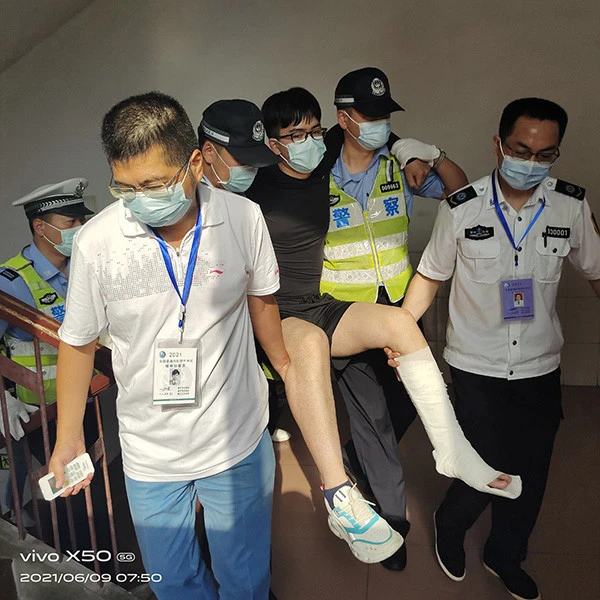 绑腿带可以矫正腿_两个腿绑在一起跑 游戏名_女子100米栏哪个腿起跑