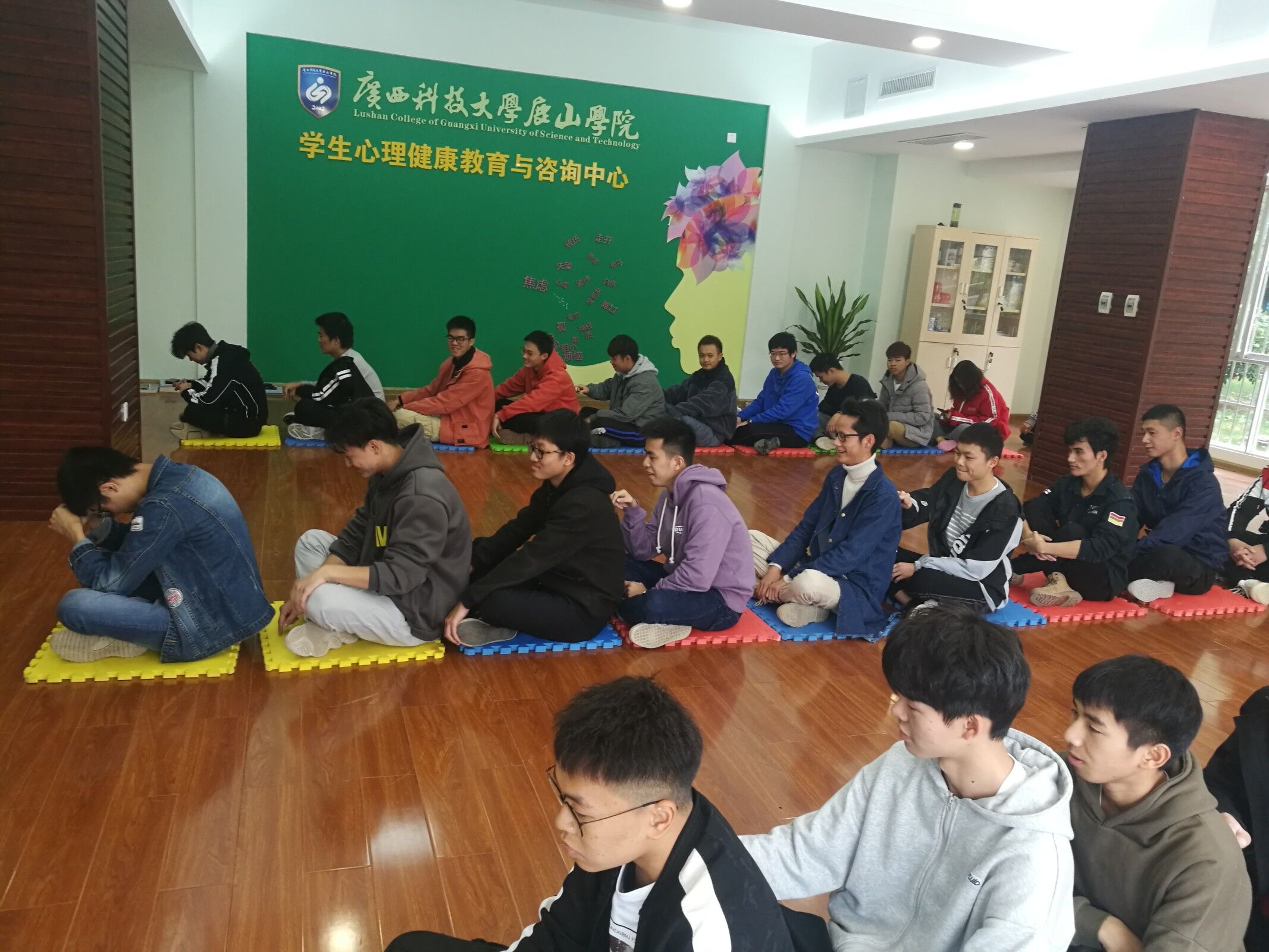 辅导团体心理游戏教案_团体心理辅导游戏_团体心理辅导小游戏