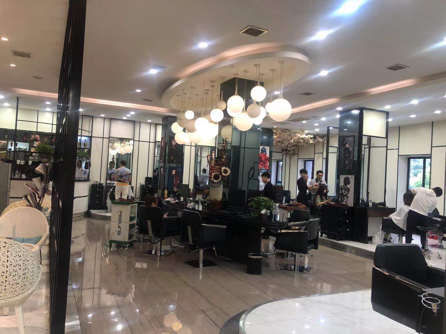 深圳高端美发沙龙_南京国贸大厦df美发沙龙如何_现代时尚美发沙龙装修