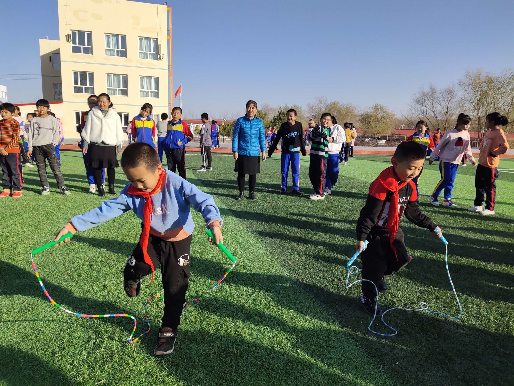 小学体育课游戏大全视频_小学体育课小游戏_小学体育课游戏大全
