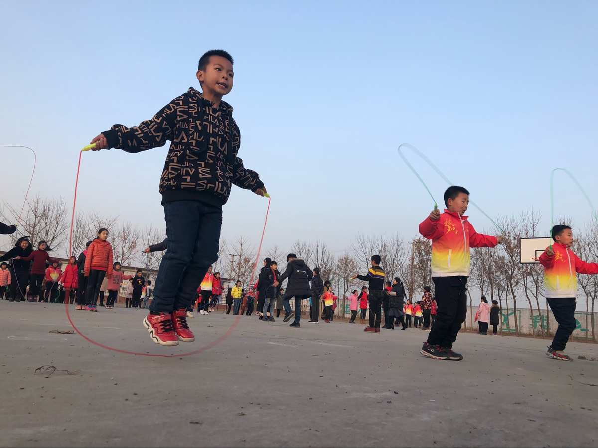 和小伙伴一起玩的游戏_小伙伴玩起游戏的说说_小伙伴们玩游戏