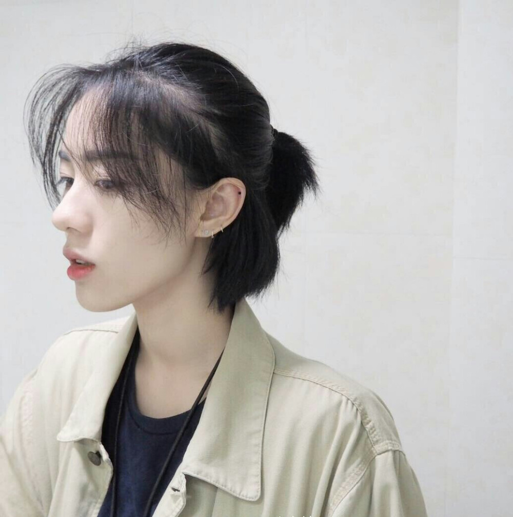 短发发型女大学生_大学生短发发型图片_短发发型女学生图片