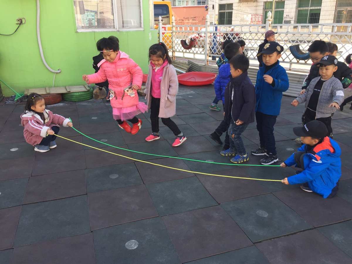 拉绳子游戏_绳子的游戏_扯绳游戏