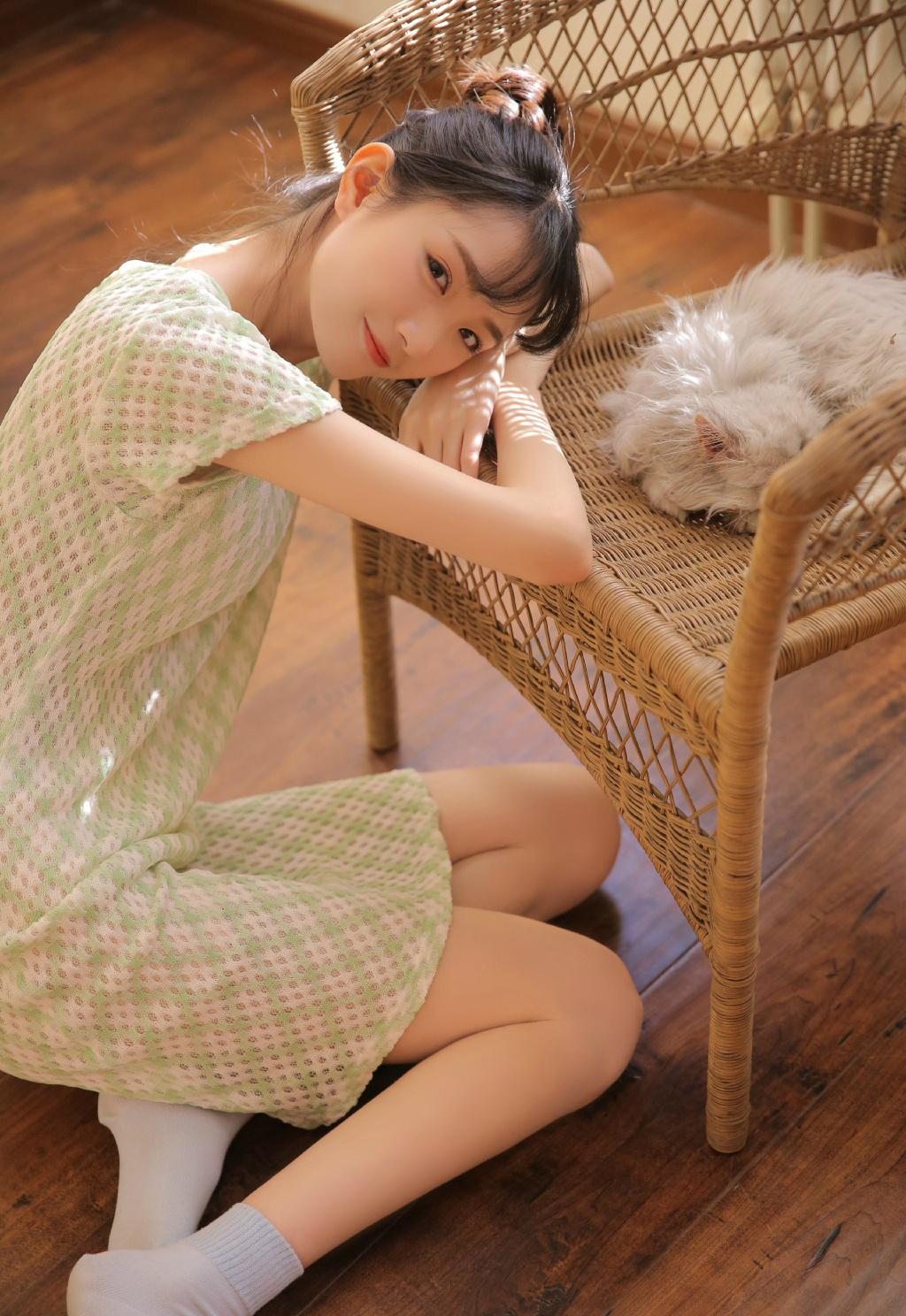 美女把小内内脱个精光照片_m女脱完腿档精光_美女有白带的小内内