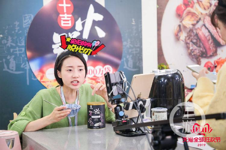 鲜花直播平台_花芯直播_哈尼族族花童小芯