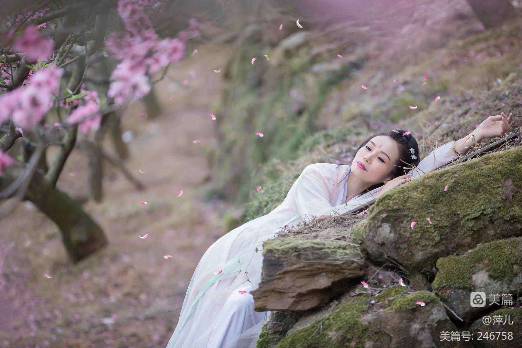 桃白百缠绵_桃色缠绵_缠缠绵绵