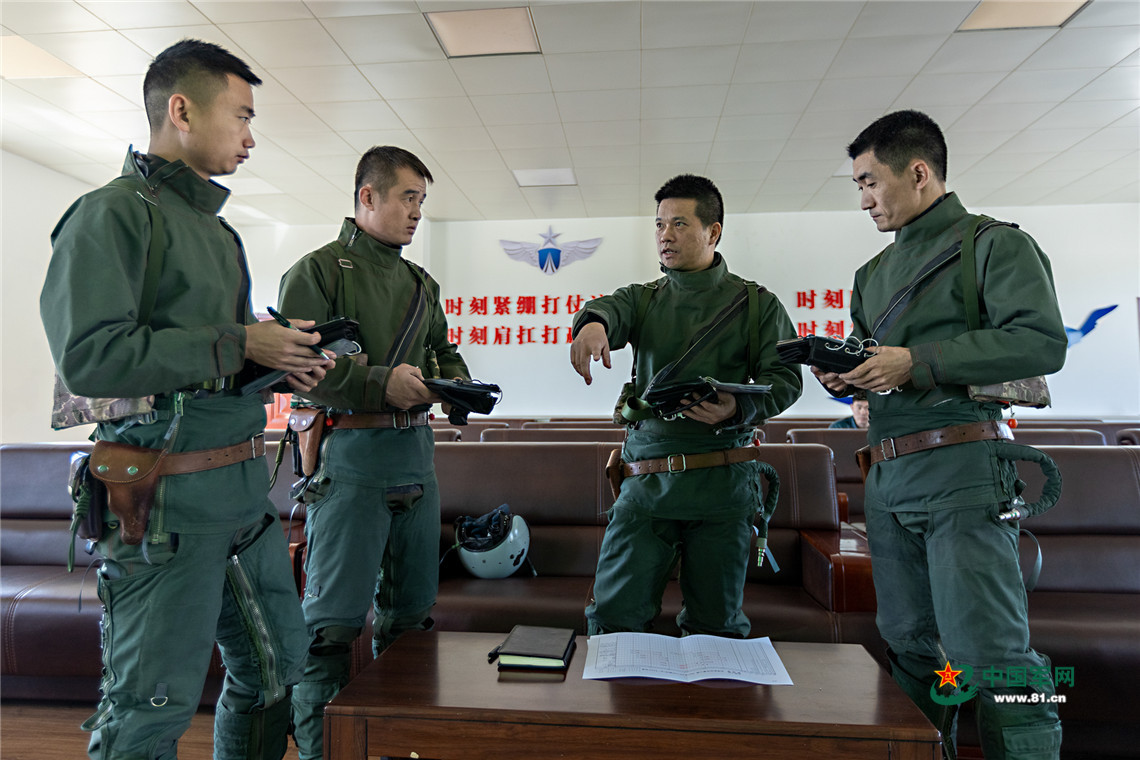 僚机是干什么的_什么是僚机_僚机