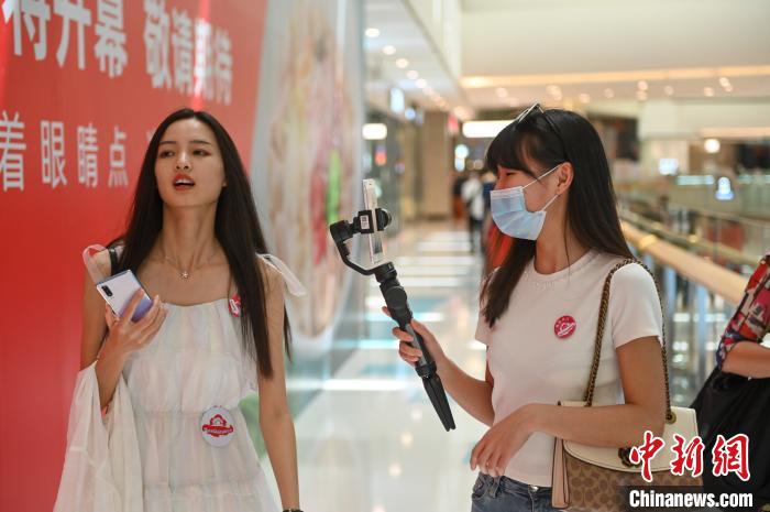 我秀美女直播_直播秀恩爱[星际]_爱秀直播