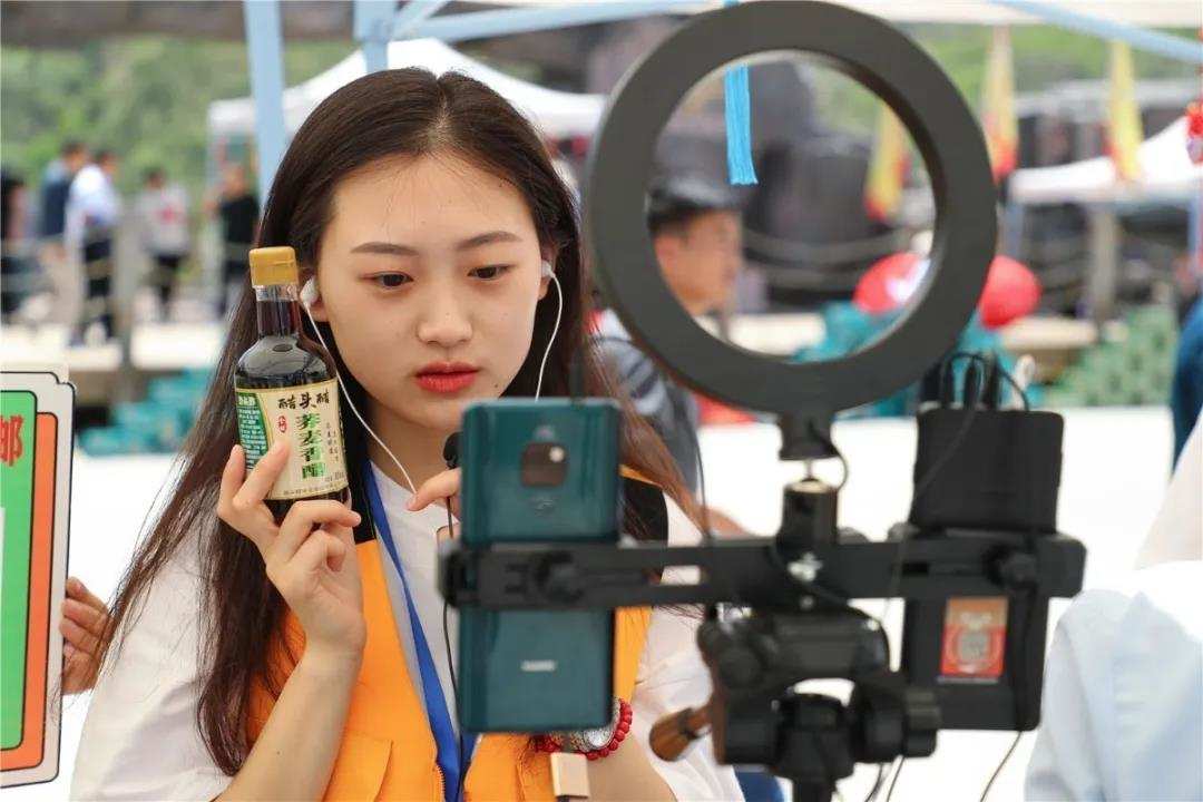 直播秀恩爱[星际]_爱秀直播_我秀美女直播