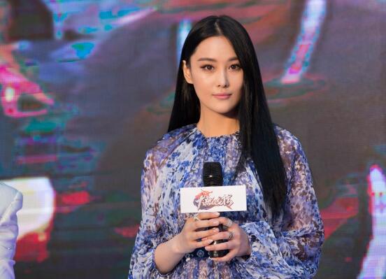 张馨予cf代言照片_张馨予cf_张馨予超话