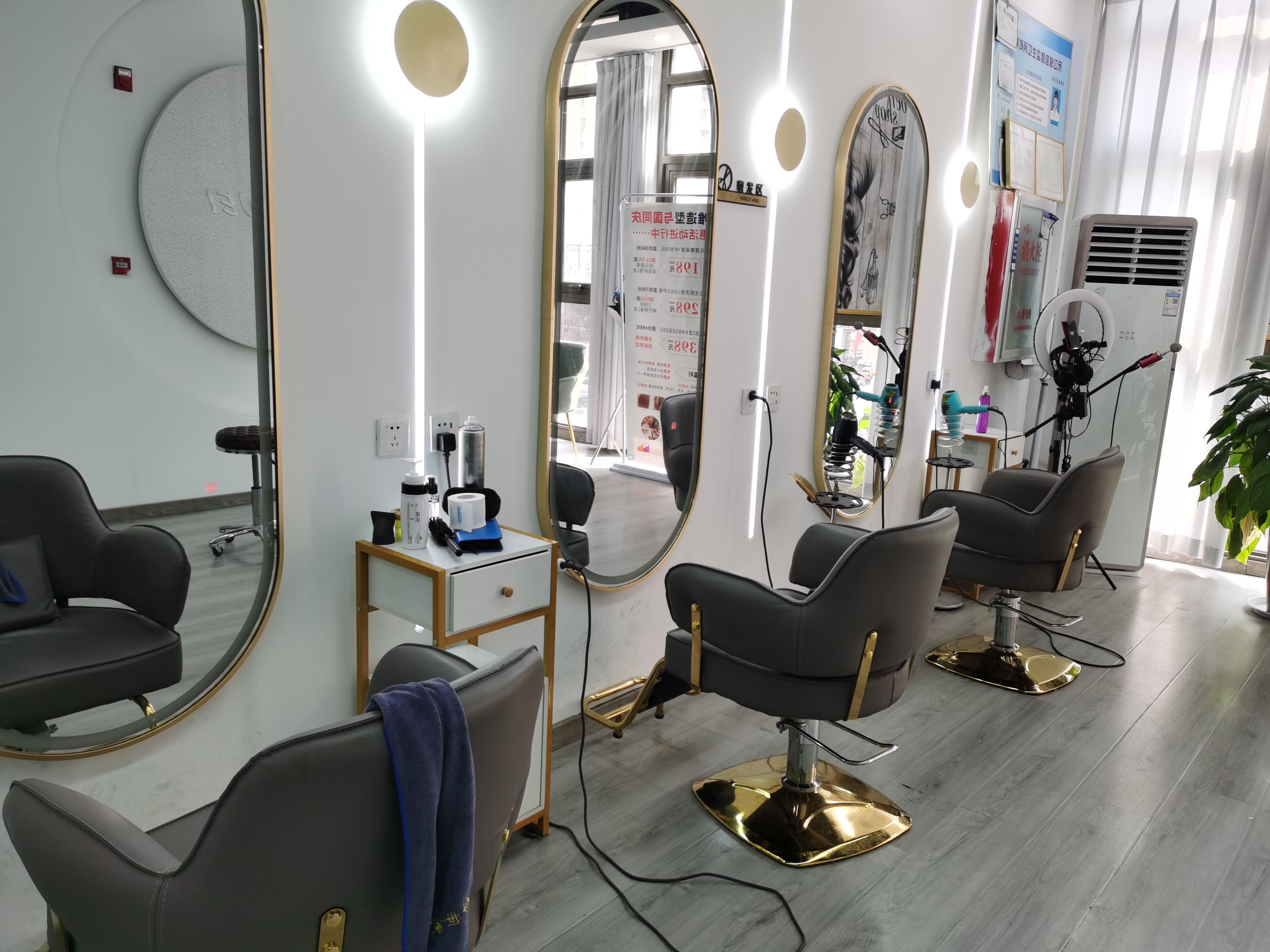 奇妙的理发店_风情理发店_我附近的理发店
