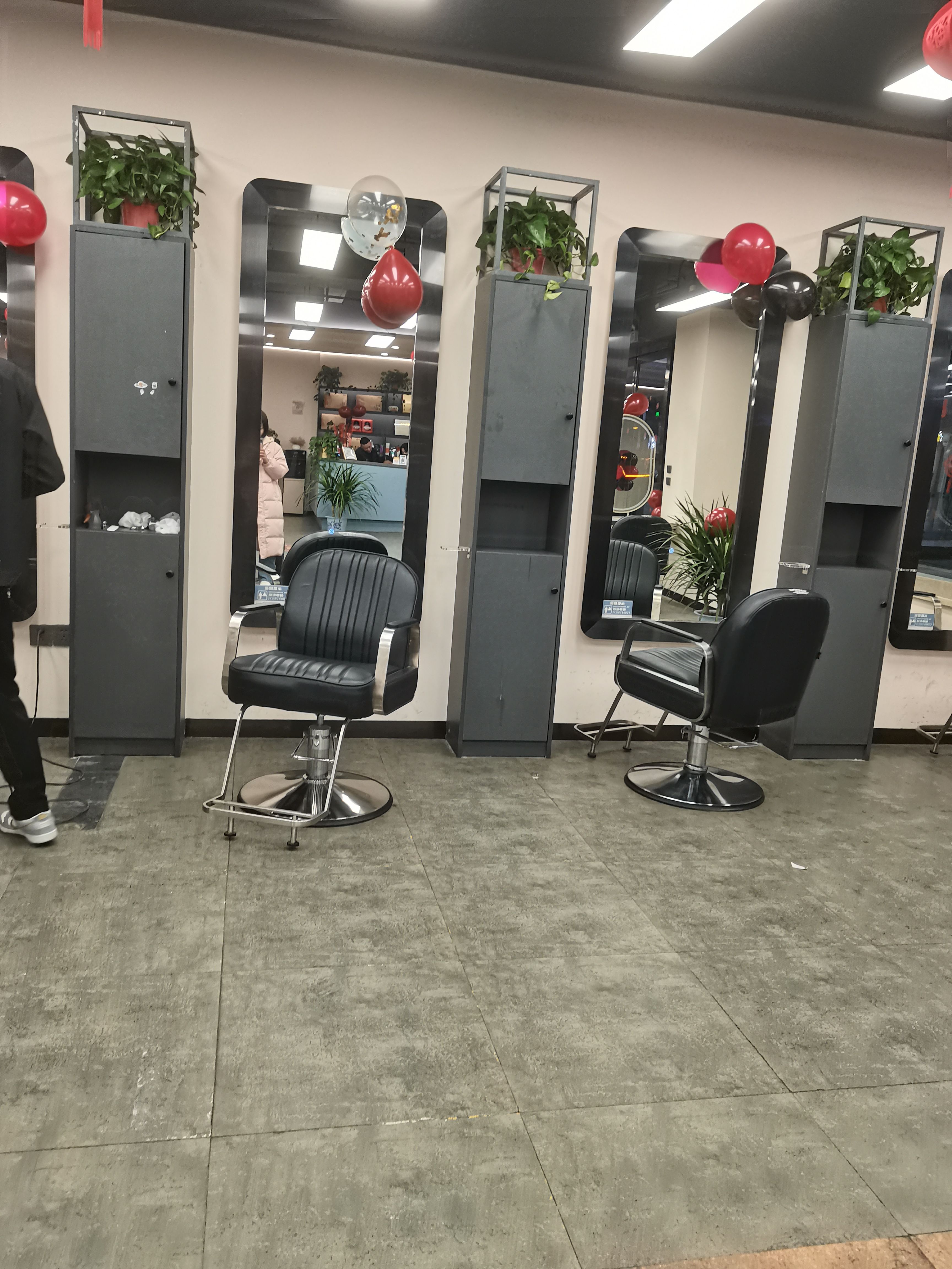 我附近的理发店_风情理发店_奇妙的理发店