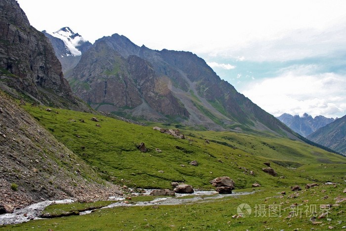 乌拉尔山脉什么意思_乌拉尔山脉地图_乌拉尔山脉的纬度
