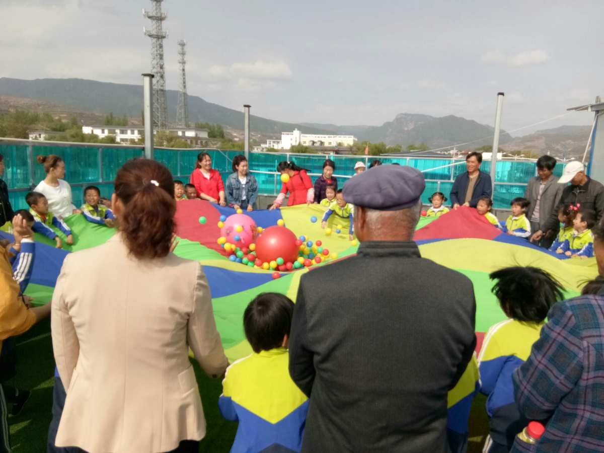 播放有图片的爸爸_爸爸去哪儿2手机游戏图片_爸爸拼图游戏