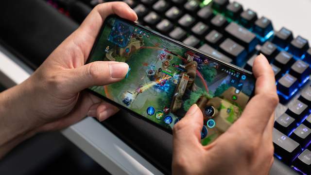 iphone 手机游戏-手机游戏的便携性和创新性吸引着越来越