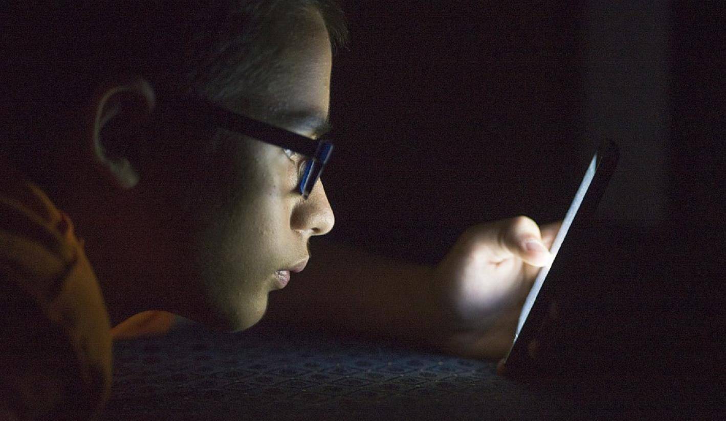 初中学生玩手机的危害_中学生玩手机游戏的利与弊_初中学生手机玩游戏的危害