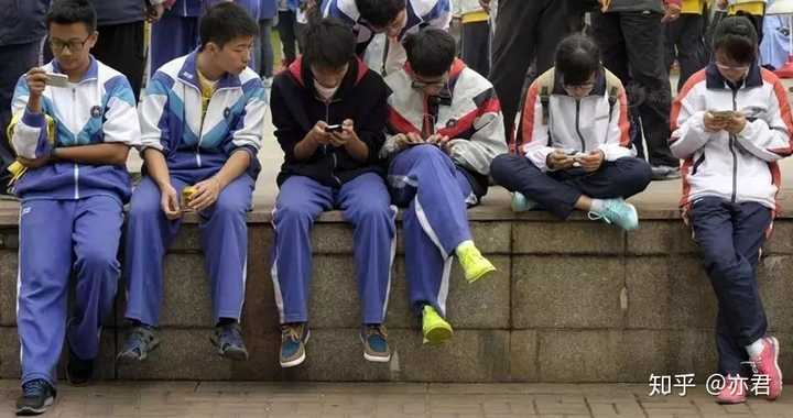 初中生游戏手机_带手机游戏的中学生_适合初中生打游戏的手机