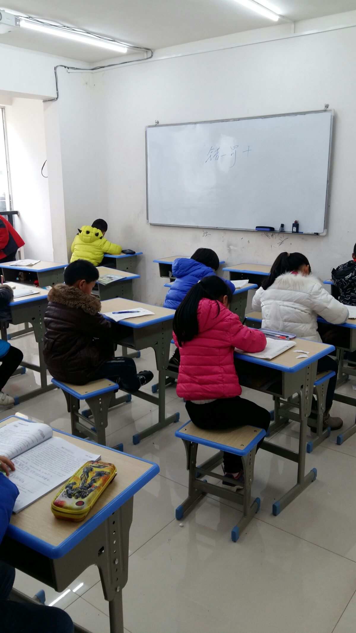 云泥之别与望其项背哪个差距大_i711800h和i712700h差距大吗_为什么左右眼视力差距大