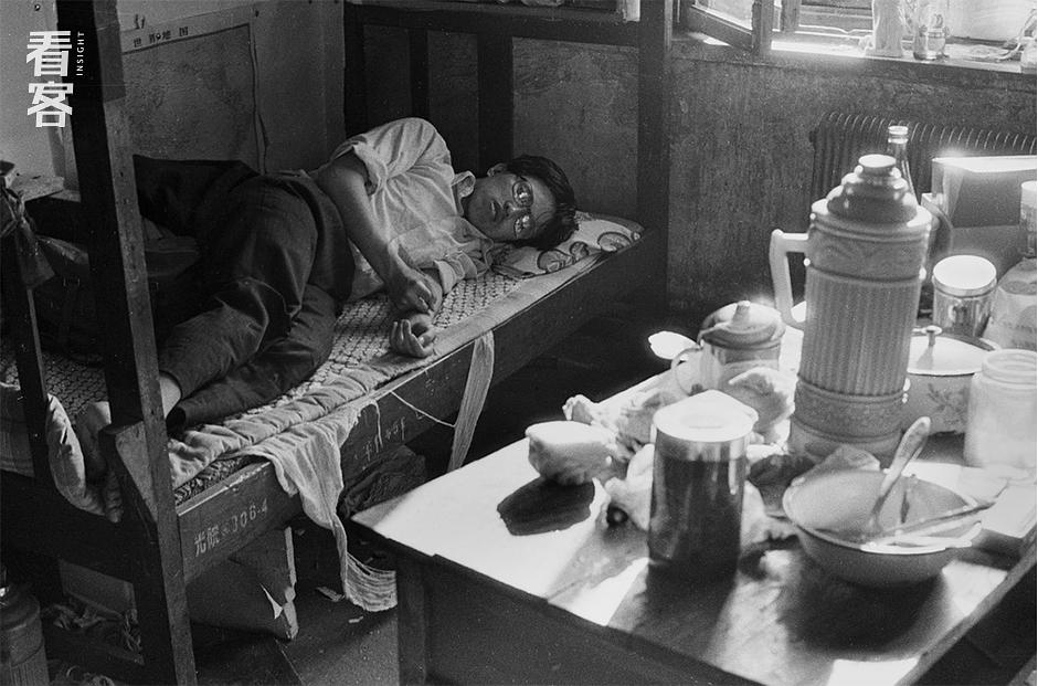 70年代生存游戏手机版-时空穿越，感受真实手机游戏