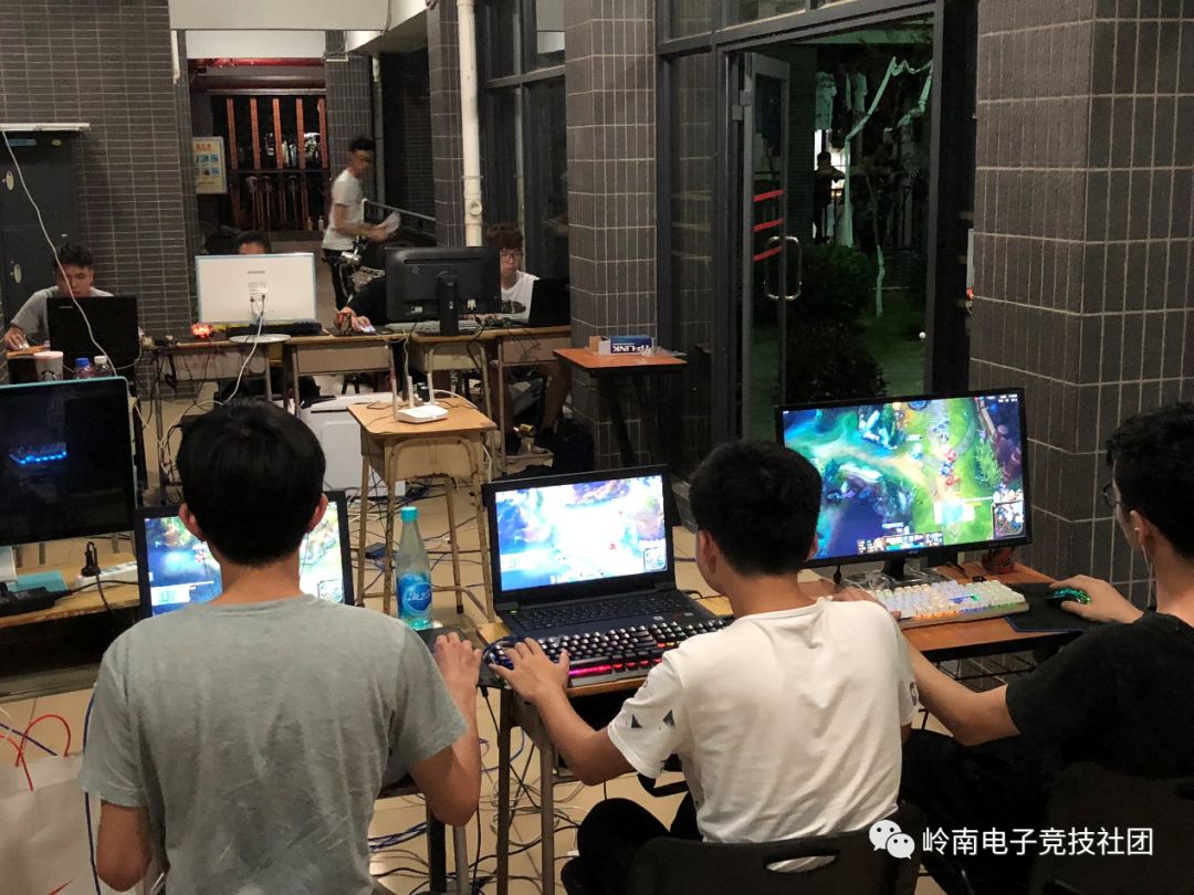 男生必玩的十部手机游戏_NOKLA手机游戏男生_男生手机必备游戏