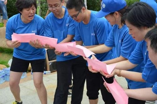 抱团打天下游戏的意义_抱团冲击手机游戏_抱团取暖游戏
