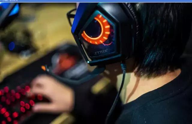 手机吃鸡语音包软件哪个最好_吃鸡手机怎么开游戏语音_吃鸡语音助手下载手机版