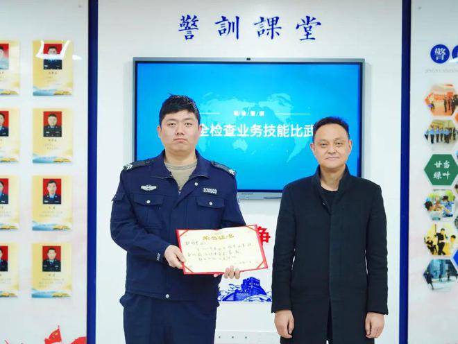 警察打手机游戏犯法吗_警察打手机游戏怎么处理_打警察手机游戏