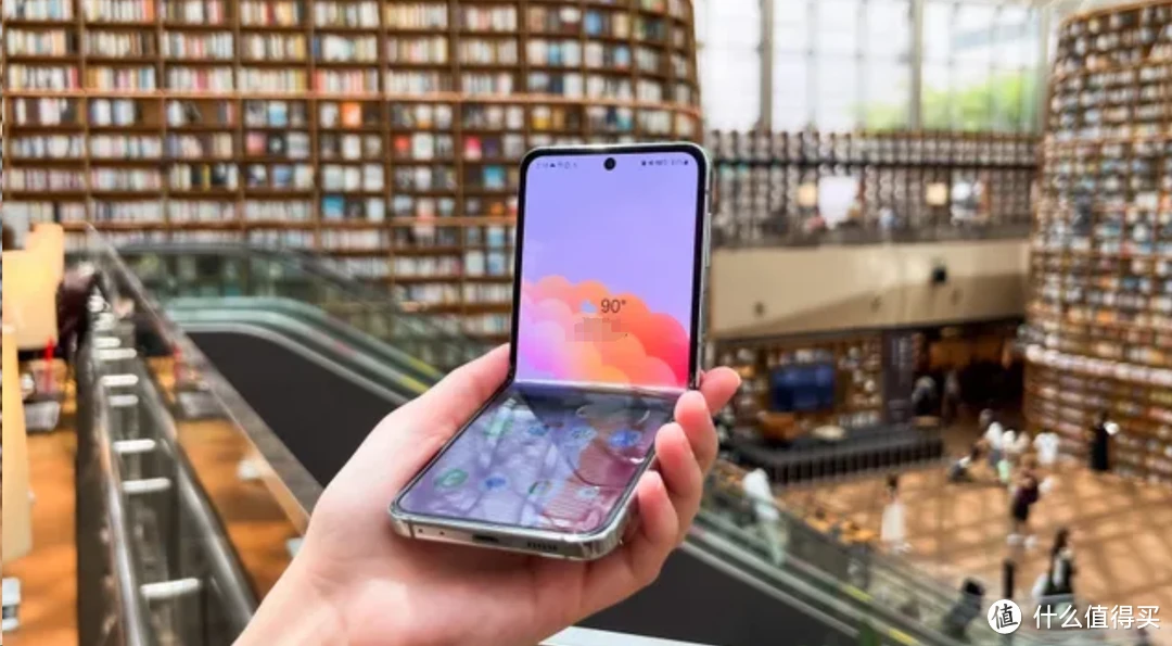 可折叠翻盖全屏手机_翻盖折叠手机游戏大全_折叠大全翻盖手机游戏有哪些