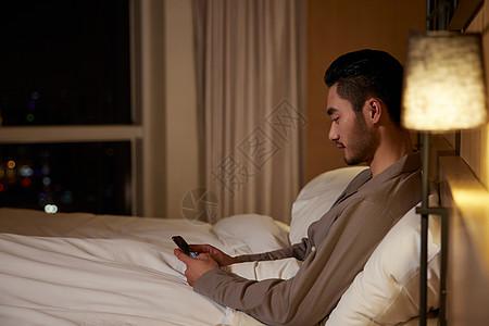 熬夜玩手机游戏视频真实_熬夜玩手机的视频_熬夜玩的游戏
