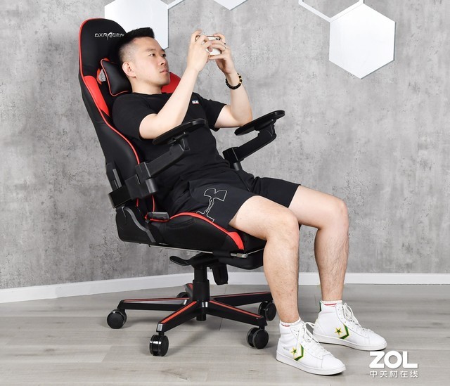 电竞游戏椅子_电竞椅打手机游戏什么感觉_电竞椅子真的舒服吗