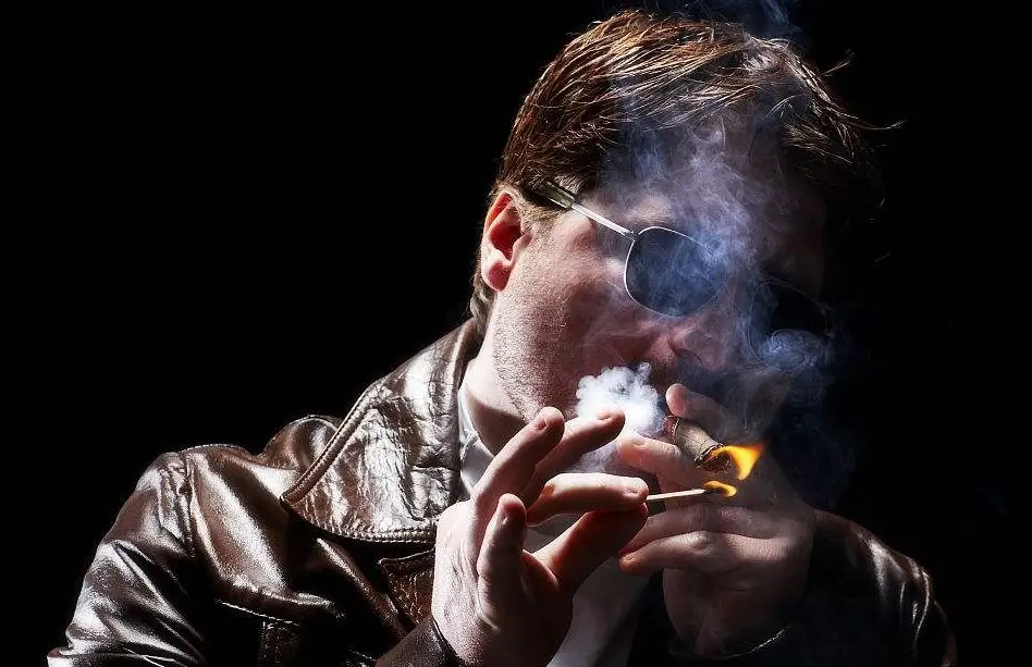 男友手机游戏_玩男生游戏_50岁的男人玩手机游戏