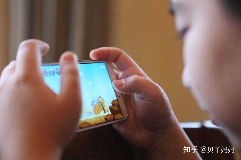 高三还在玩游戏_高三玩游戏可以吗_高三可以玩手机游戏么知乎