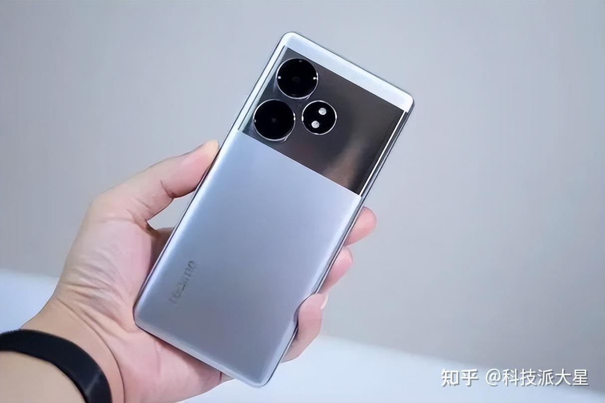 颜值高玩游戏好的手机_游戏手机800～1000元_百元游戏手机颜值要高吗