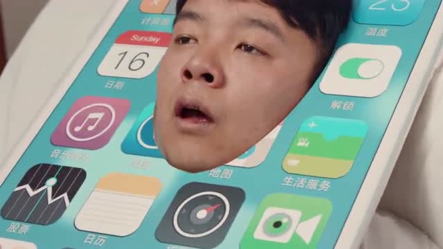 陈翔玩打点手机游戏叫什么_陈翔六点半玩手机打游戏_我想看陈翔的游戏