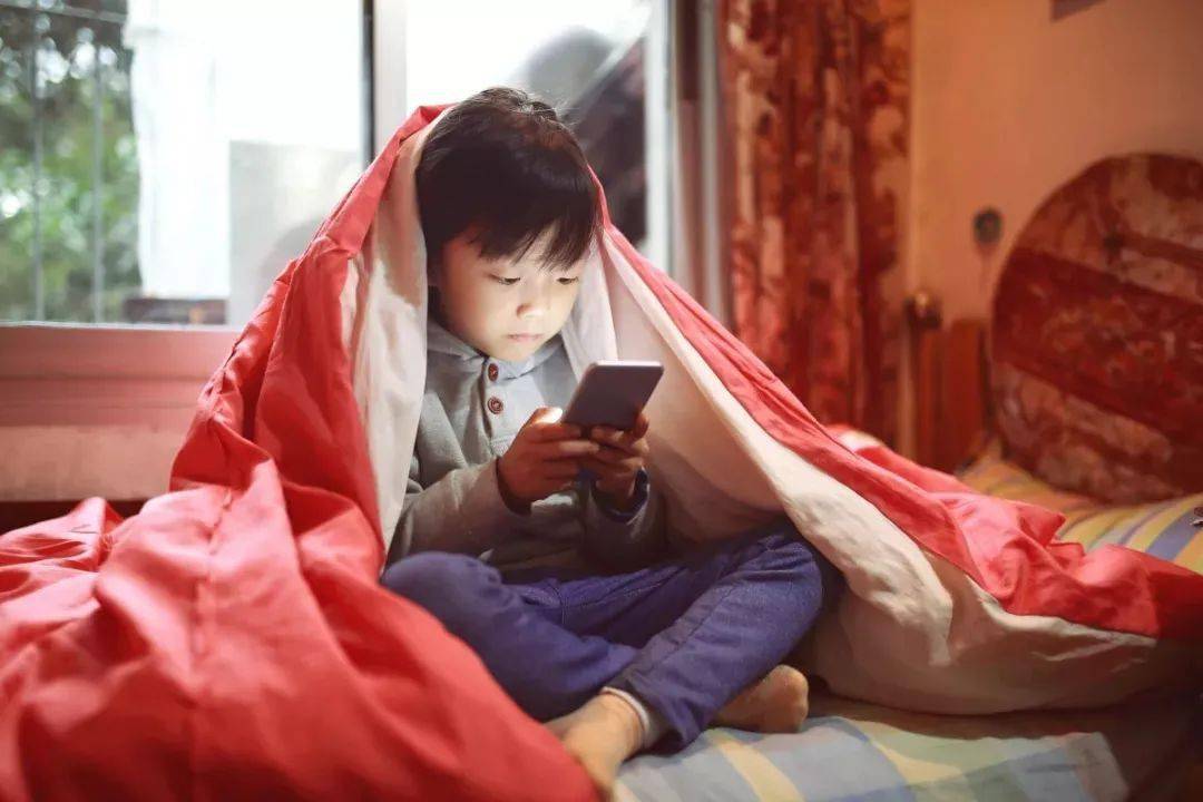 电视盒子能玩手机游戏吗_电视盒子能玩手机游戏嘛_电视手机都能玩的游戏盒子