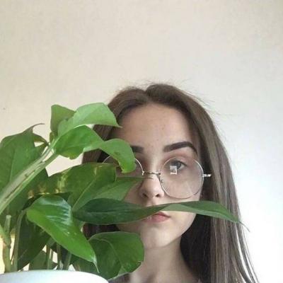 戴两个眼镜的手机游戏女生-探索手机游戏中戴两个眼镜的女生的双