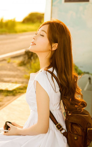 美女卡在窗户小游戏_窗外美女手机游戏_窗外的女人好玩吗