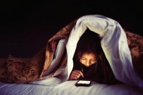 小孩打手机游戏危害_小孩打手机游戏有好处吗_14岁小孩打手机游戏吗